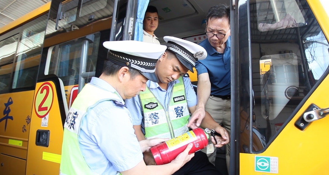 寧遠：校車“體檢” 迎接新學期