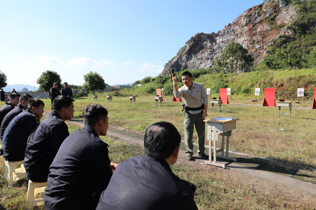 寧遠公安射擊訓(xùn)練“火力全開”