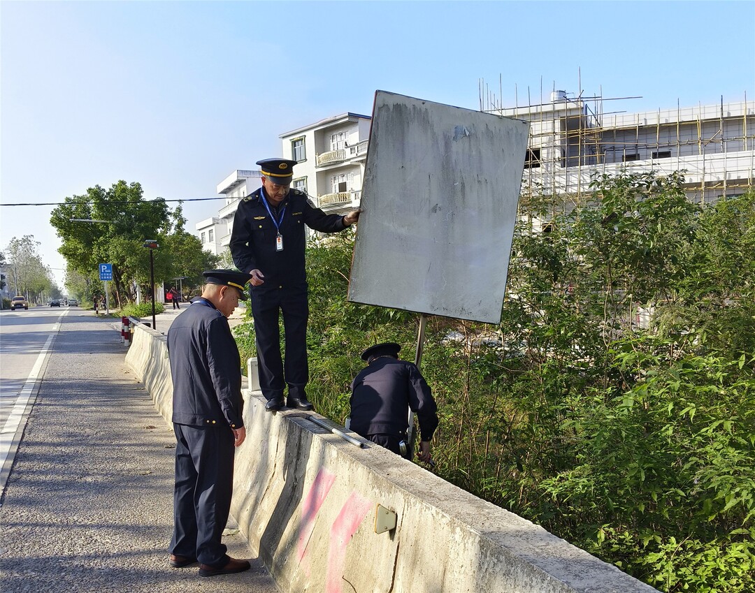 寧遠(yuǎn)：路域環(huán)境整治不松懈 公路“顏值”再提升