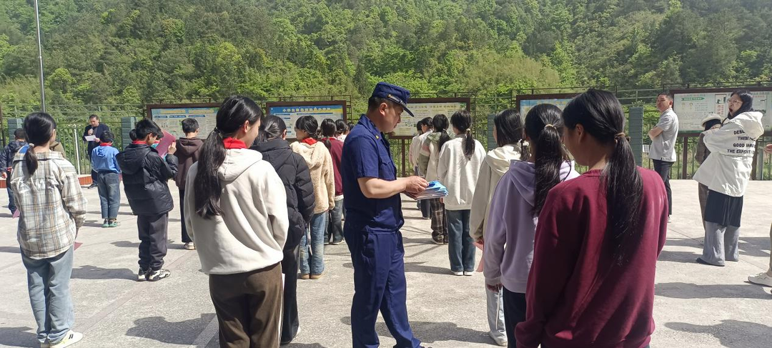 宁远棉花坪瑶族乡：开展道路交通安全宣传 筑牢群众出行平安防线