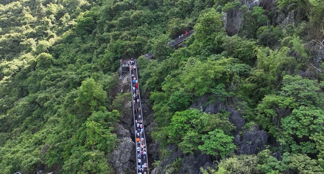 【九嶷山景区奋力冲刺AAAAA】宁远：登娥皇峰  赏九嶷春