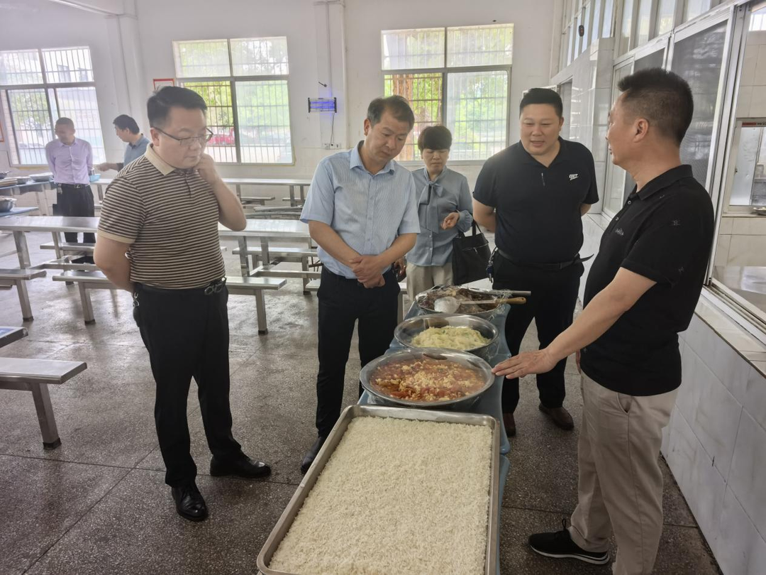 宁远县人大调研校园食品安全