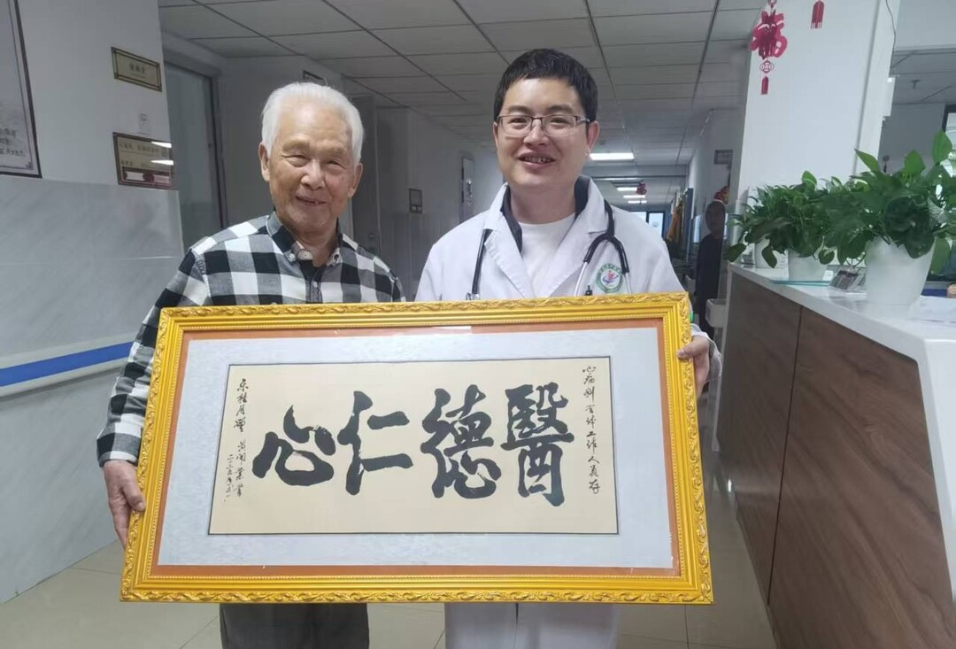 寧遠(yuǎn)縣中醫(yī)醫(yī)院：仁心守護(hù)  牌匾映照醫(yī)魂