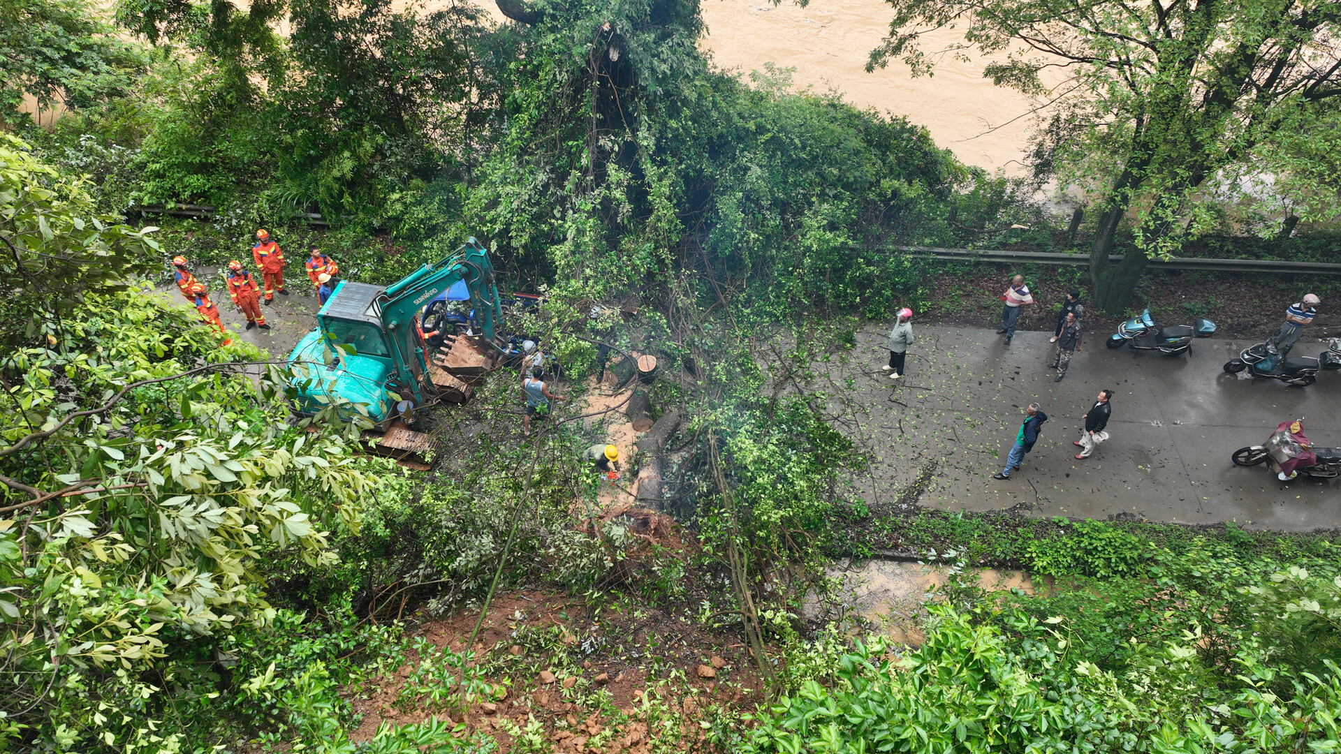 宁远：局地暴发山洪 部门联动紧急处置