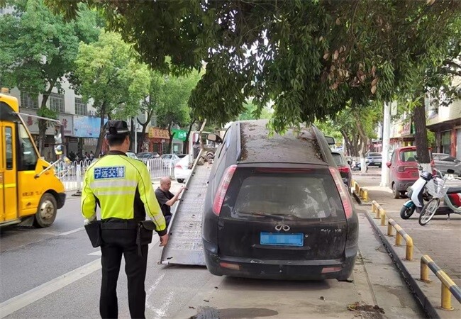 宁远交警开展“僵尸车”专项整治行动