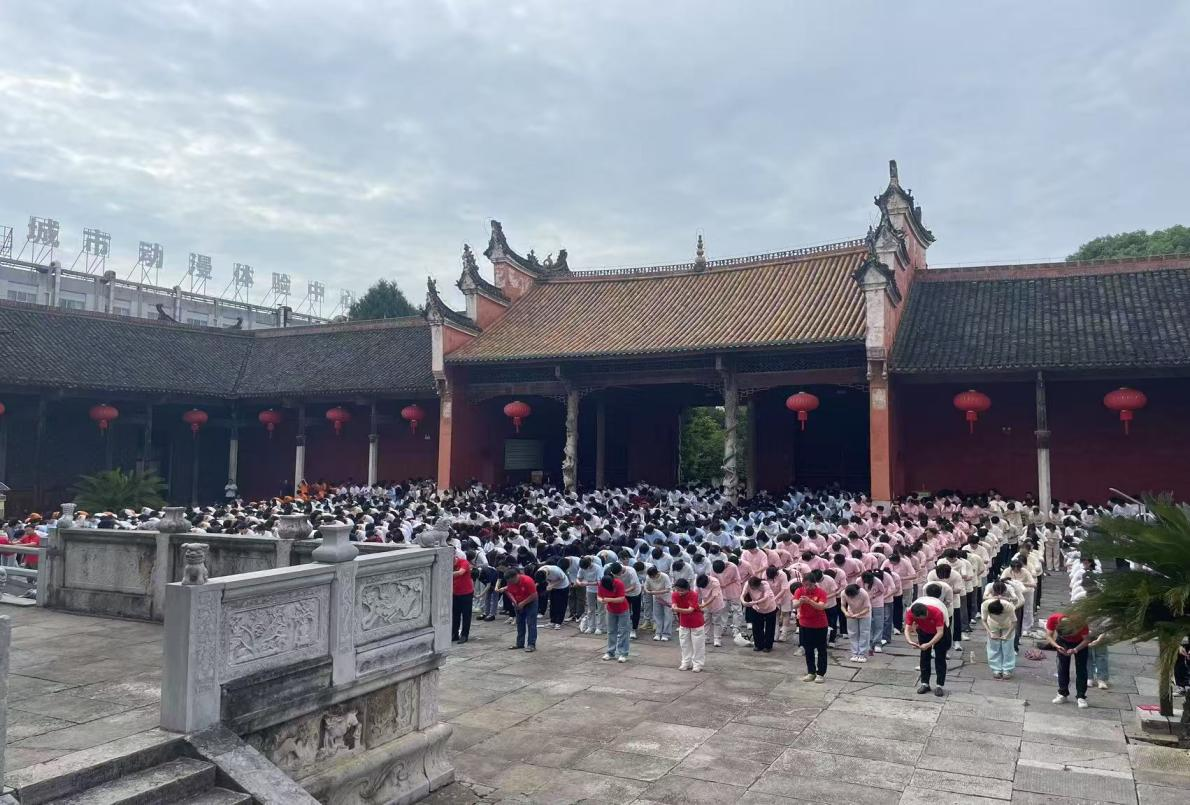 宁远二中：师生齐聚文庙祭孔