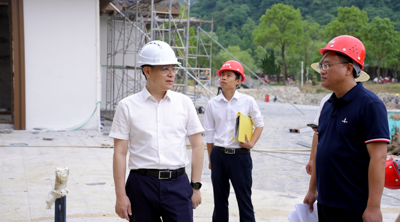 【九嶷山景区奋力冲刺AAAAA】胡勇刚深入九嶷山景区现场调研5A级旅游景区创建工作