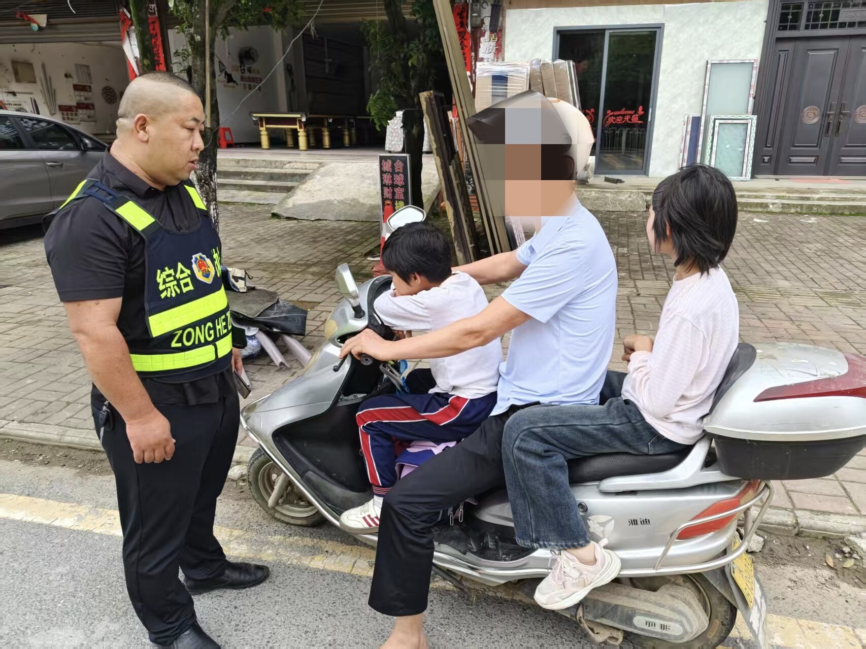 宁远清水桥镇：开展“一盔一带”专项整治行动
