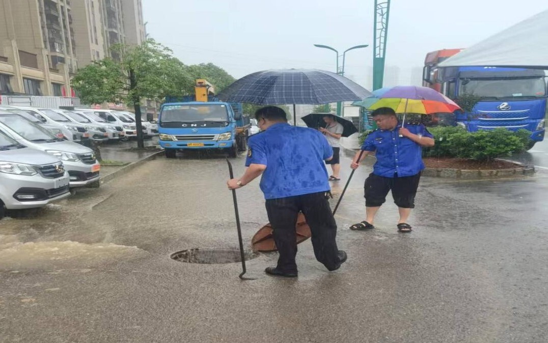 宁远城管：全力以赴做好城市防汛排涝工作