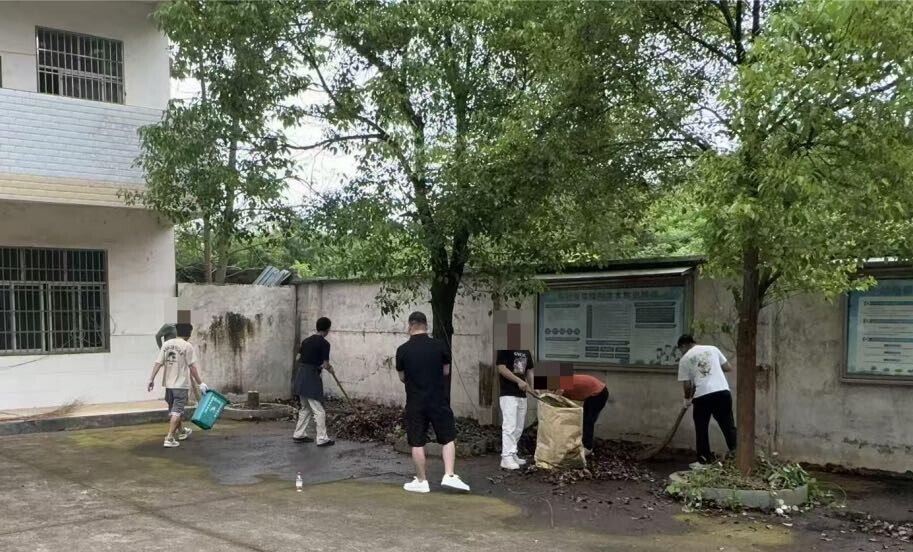 宁远冷水镇：公益劳动扮靓家园