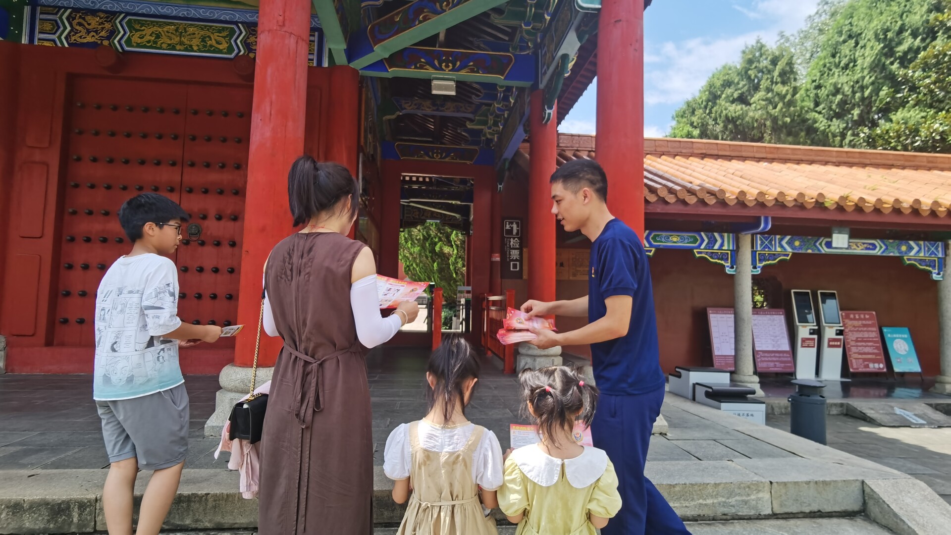 宁远县消防救援大队深入景区开展消防宣传活动