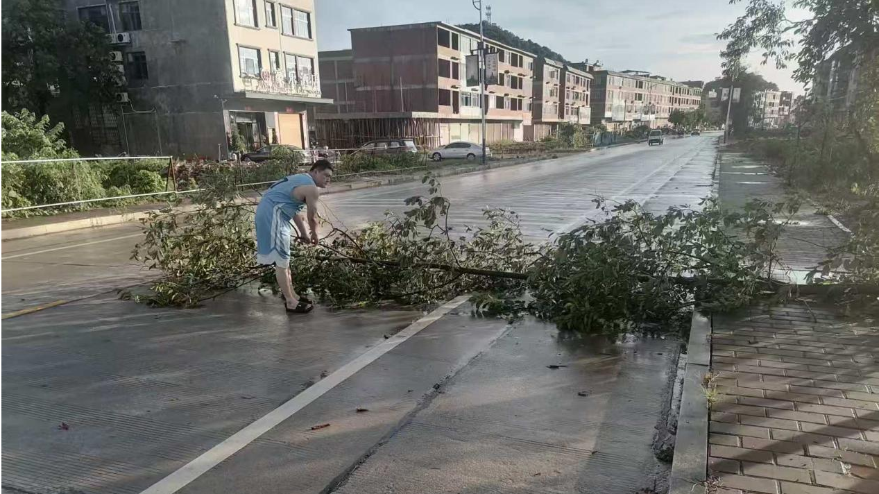 寧遠禾亭鎮(zhèn)：道路清障暖民生