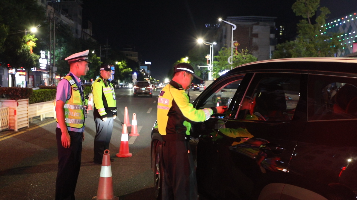 寧遠(yuǎn)縣公安局交警大隊開展交通安全酒醉駕專項整治行動