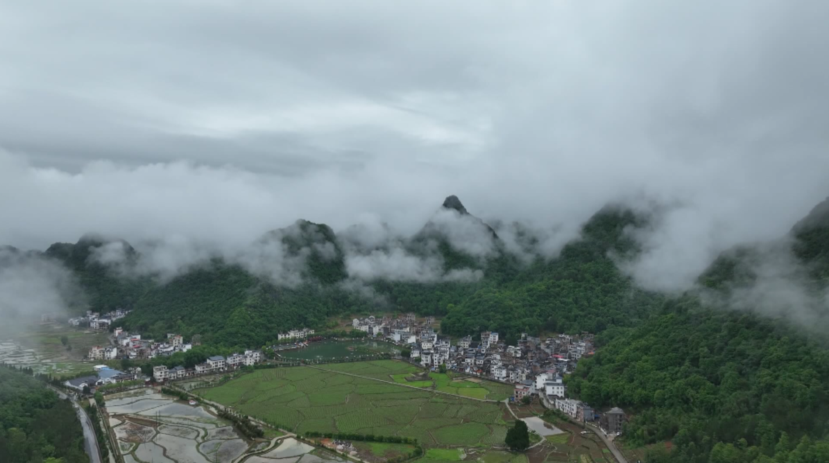 寧遠(yuǎn)九疑瑤族鄉(xiāng)：雨后村莊現(xiàn)云海景觀 宛若夢(mèng)幻仙境