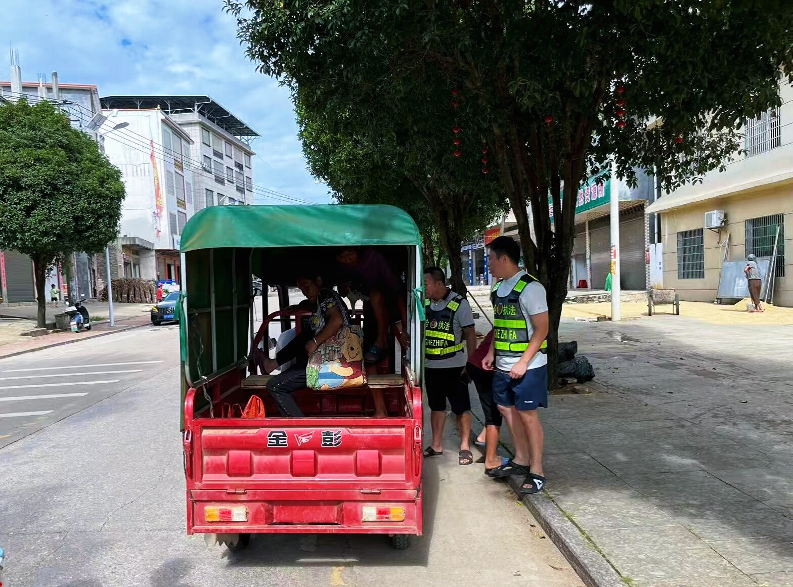 寧遠鯉溪鎮(zhèn)：交通勸導筑安全防線