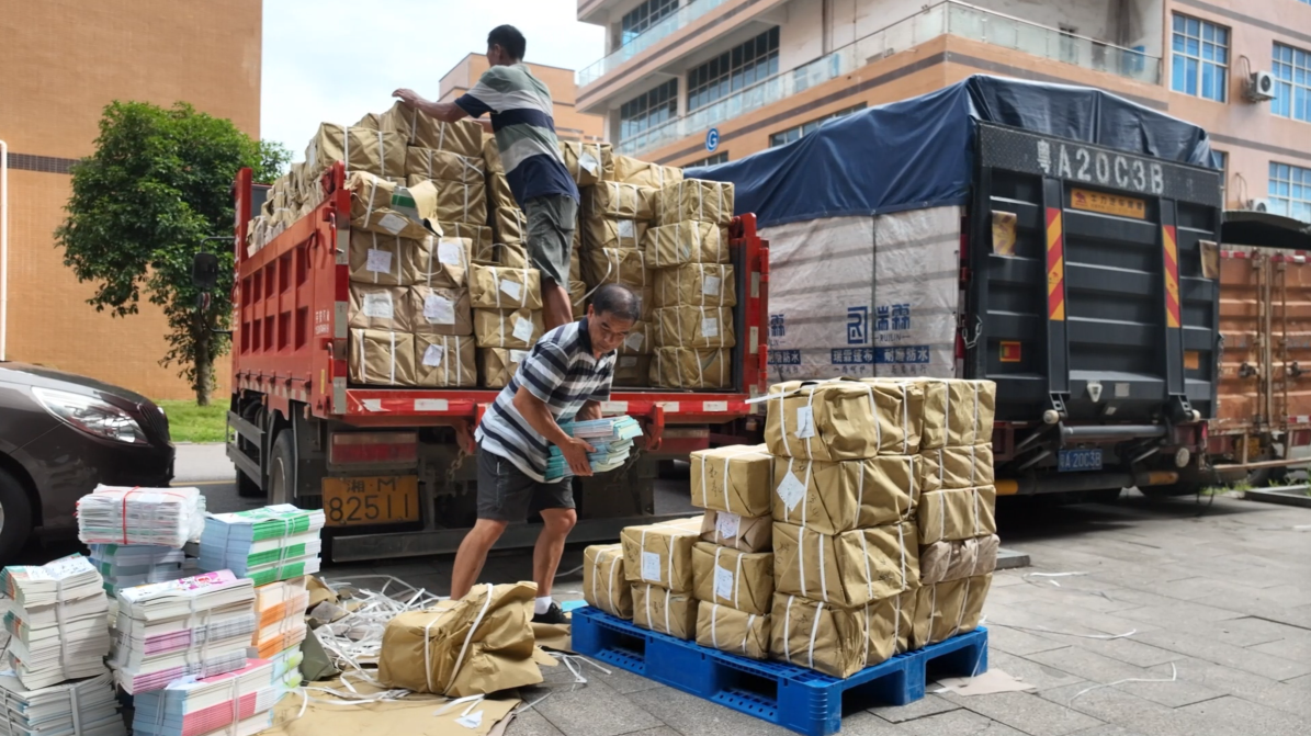 寧遠(yuǎn)新華書店：定點精準(zhǔn)發(fā)放教材迎開學(xué)