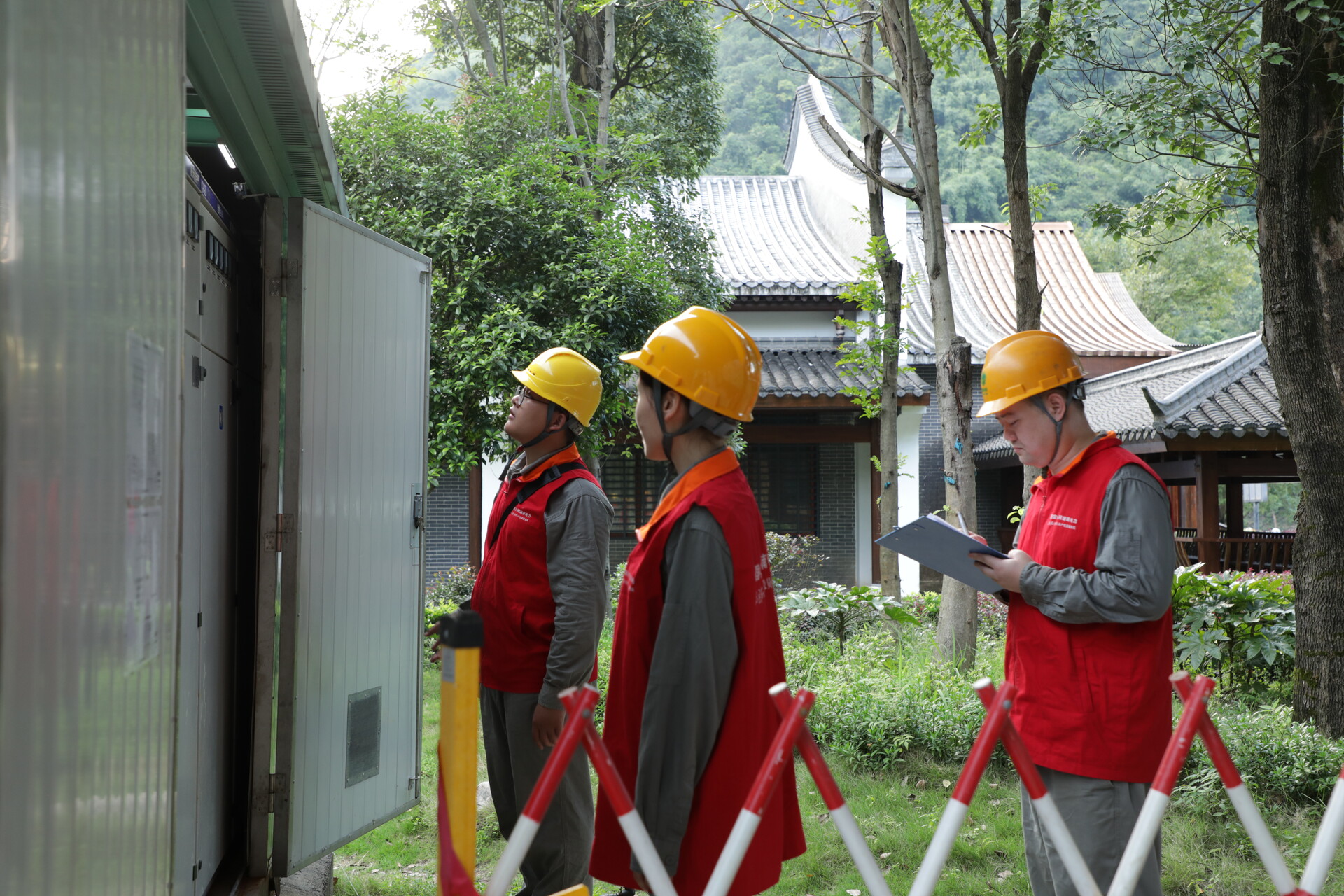 宁远电力公司：护航景区安全用电