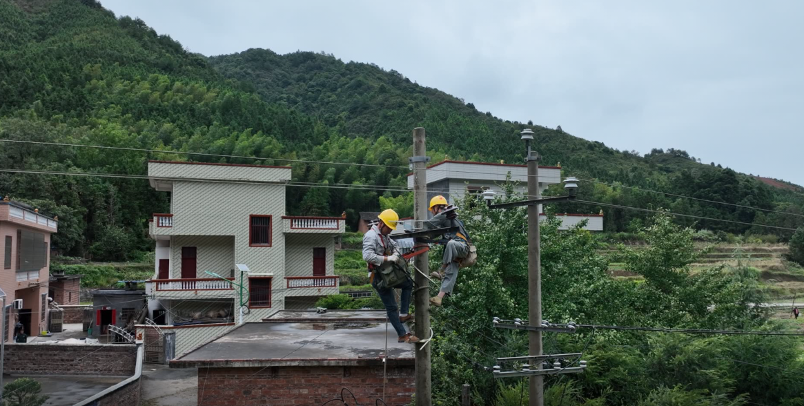 宁远电力：升级改造10千伏鲤石线 瑶乡电网迎“强筋健骨”