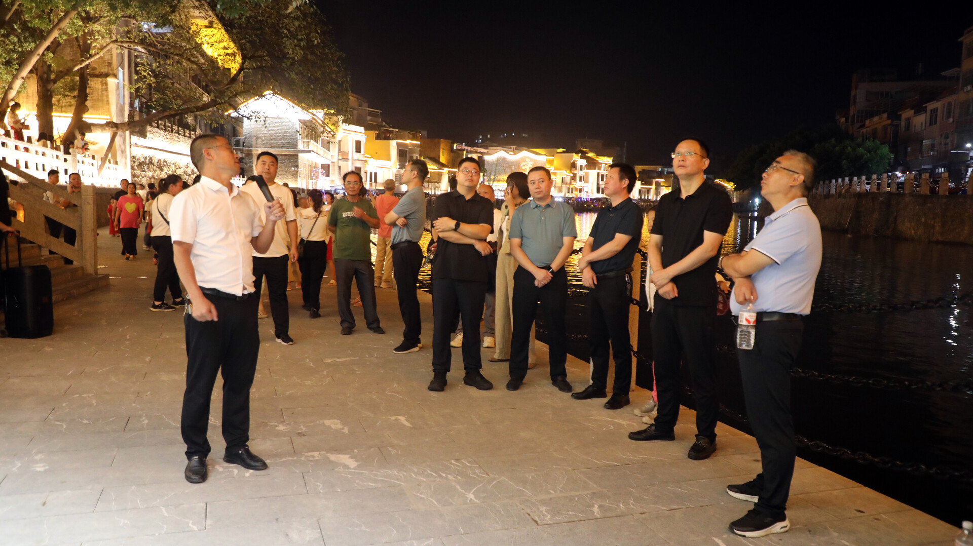 毛政：丰富业态保安全 让东外街“活”起来