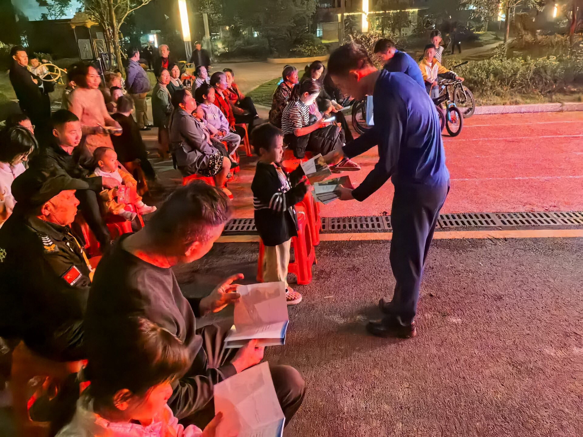 宁远消防：开展消防夜间宣传活动