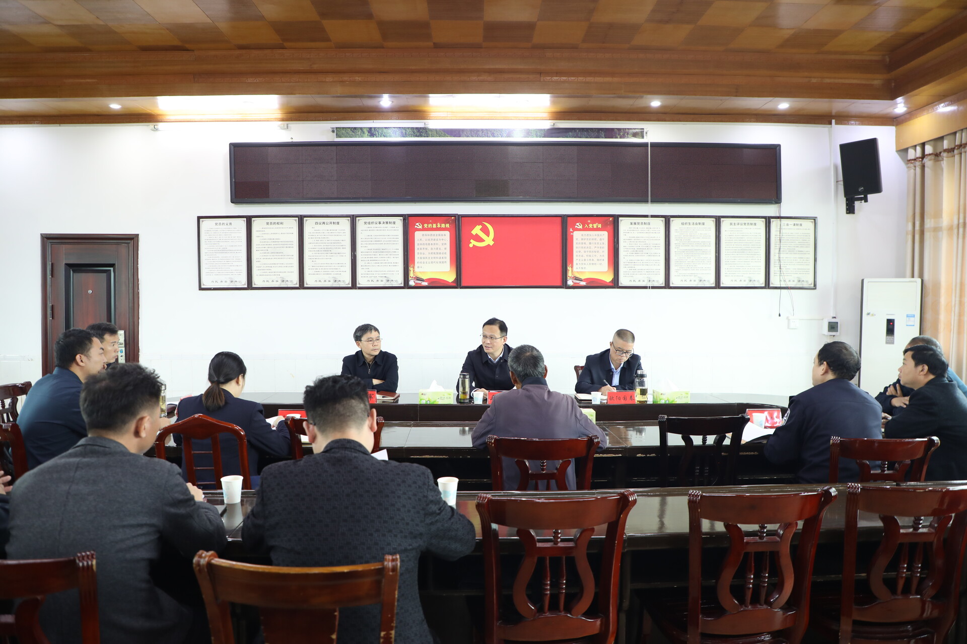 毛政深入湾井镇公开接待来访群众