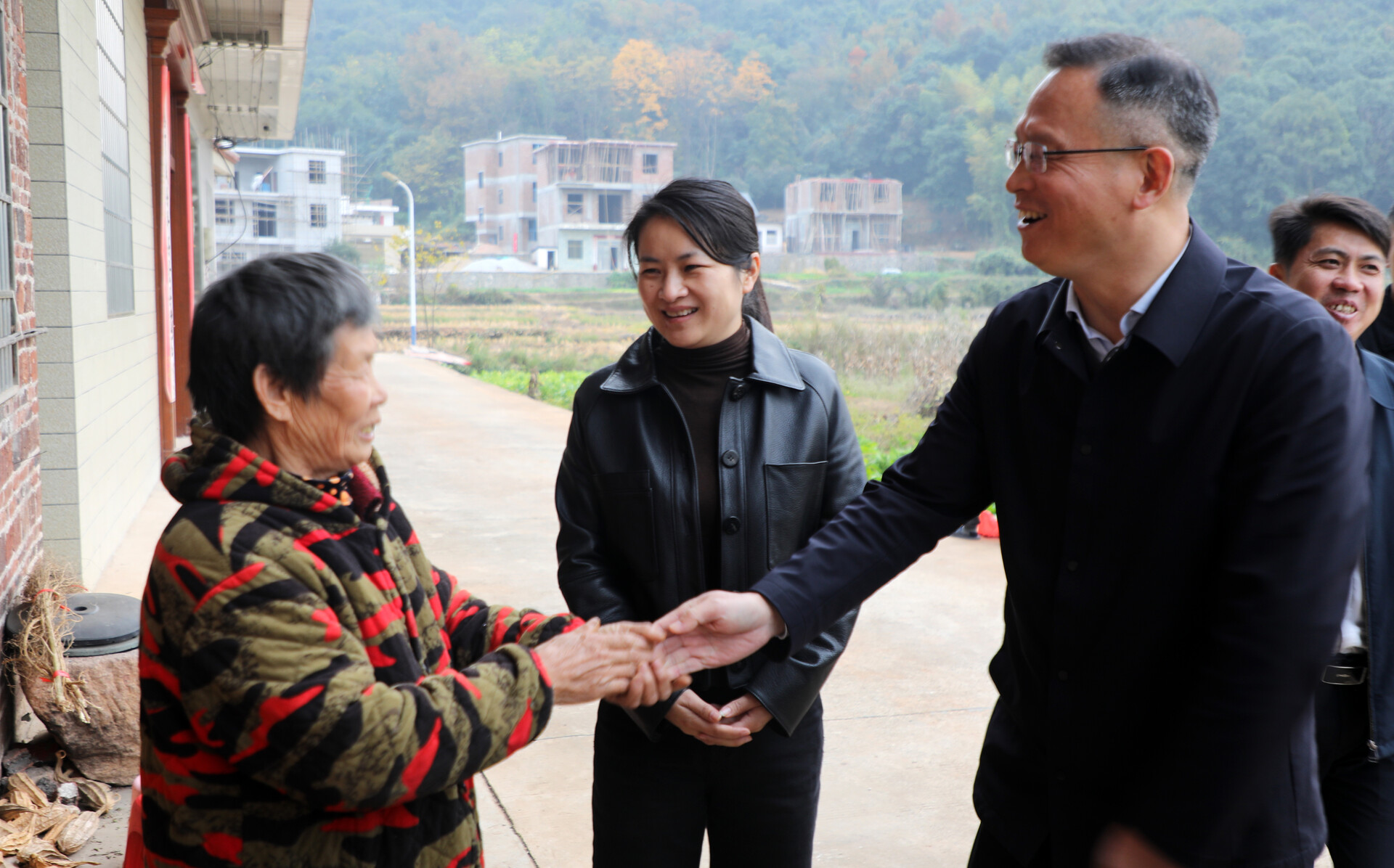 毛政深入乡镇督导乡村振兴工作