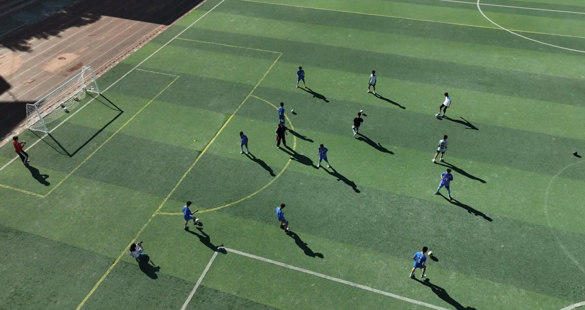 宁远：湘超热风吹进校园 足球少年逐梦绿茵