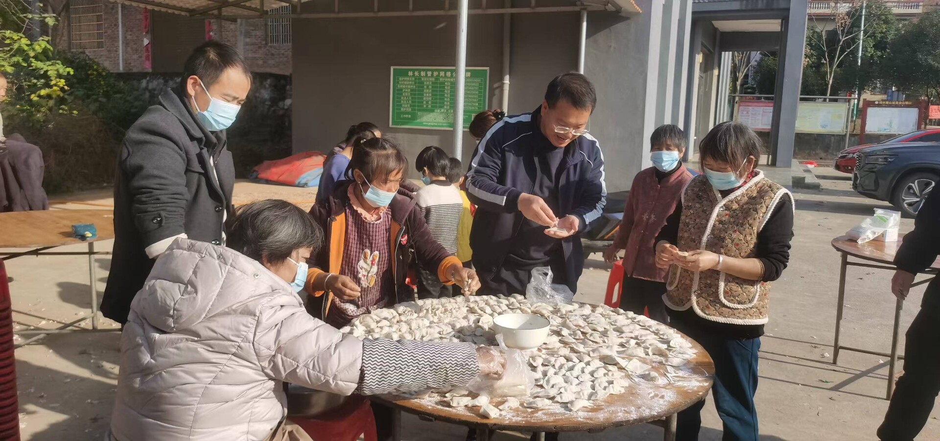 宁远县保安镇：饺香暖新村 干群一家亲