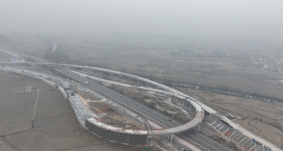 桂新高速宁远段路面施工全速推进