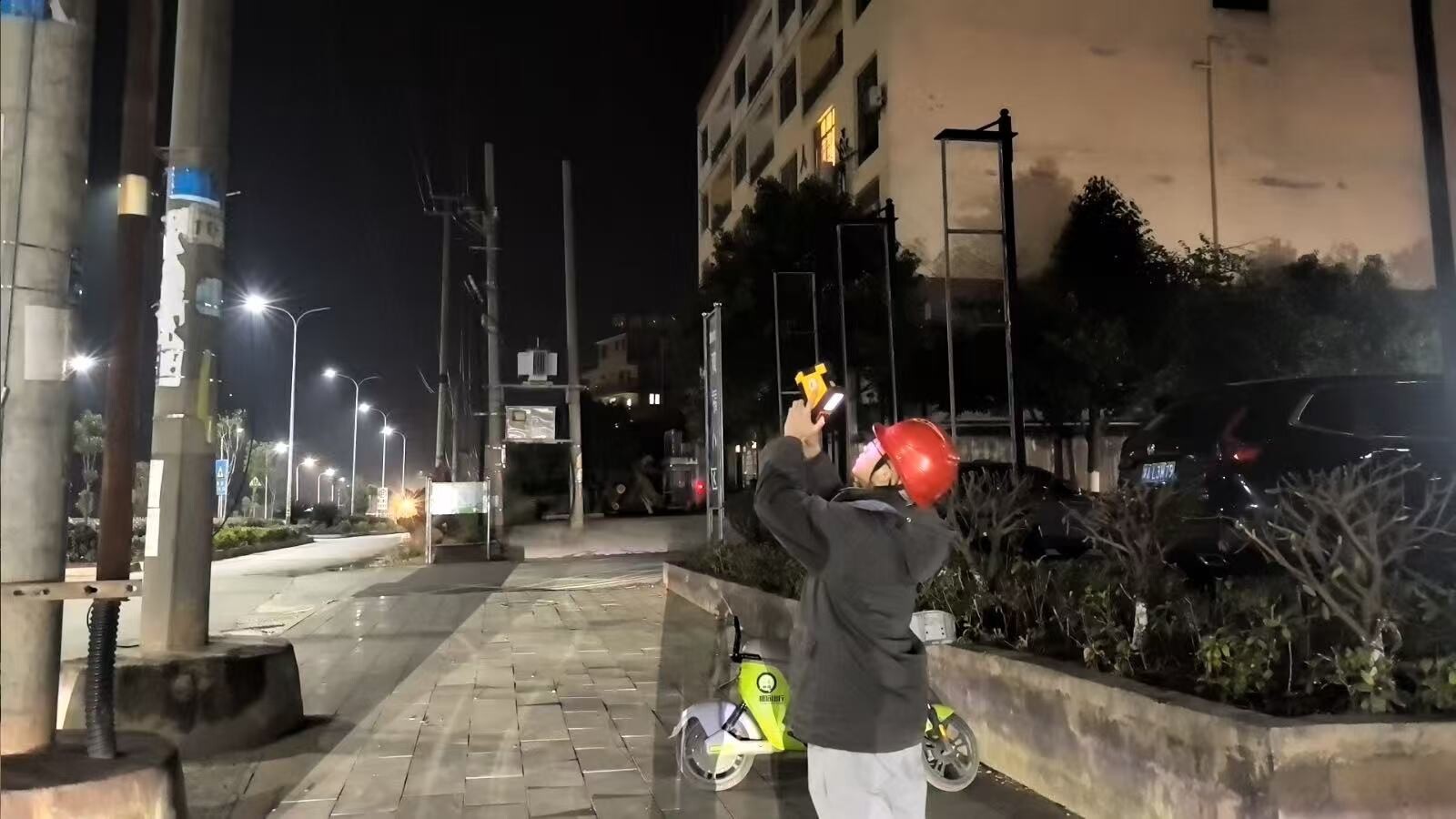 宁远电力：迎峰度冬保供电 夜间测温护安全