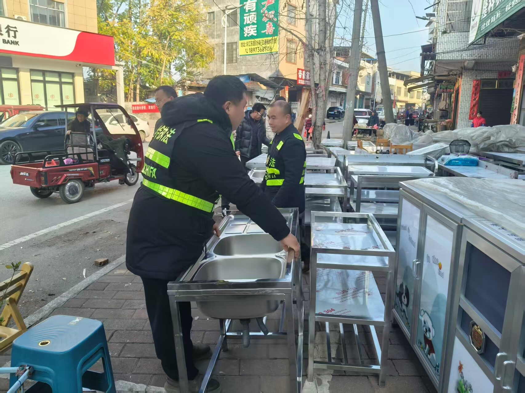 宁远县柏家坪镇：整治农村集市顽疾