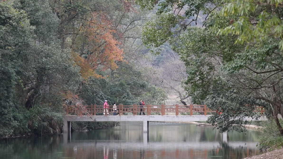 宁远：冬日五里沟 五彩斑斓醉游人