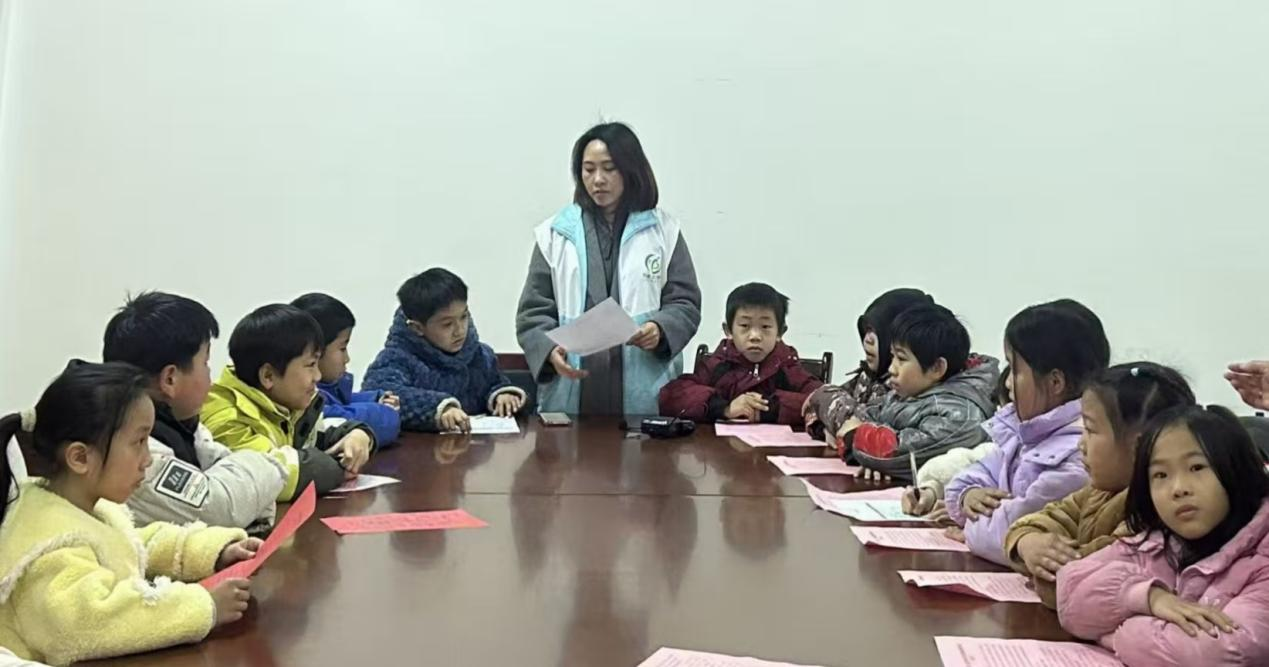 宁远县冷水镇：儿童情绪管理课堂暖心开课