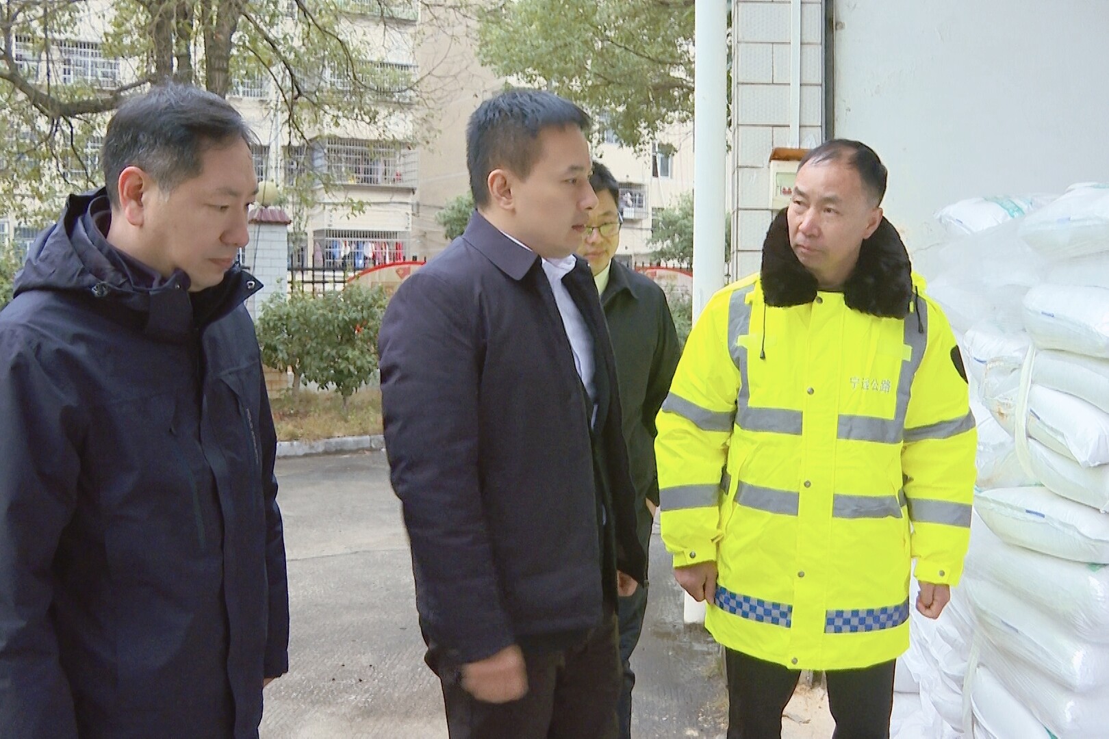 林亮亮调研低温雨雪冰冻防范工作