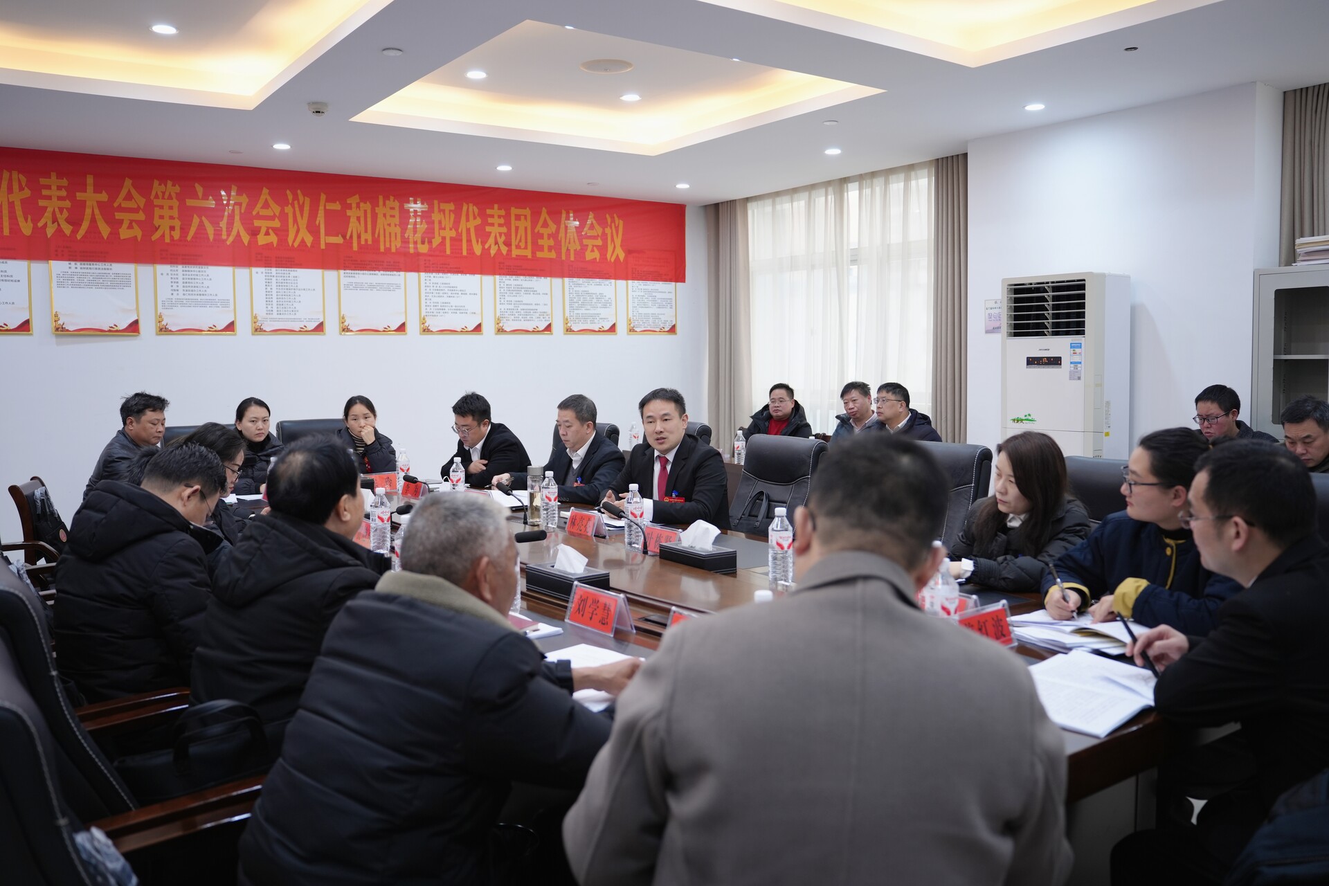 【聚焦两会】林亮亮参加仁和、棉花坪代表团讨论