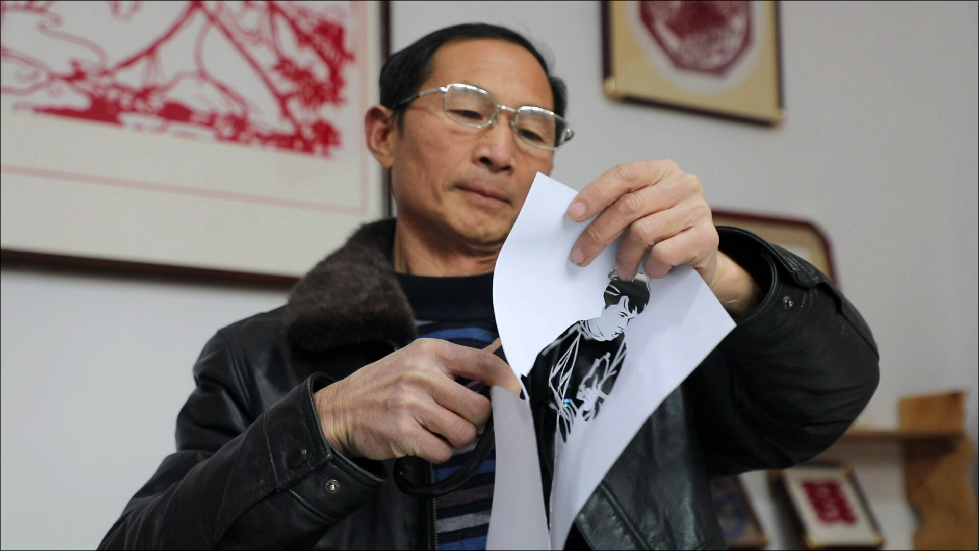 宁远：剪纸中的“永冲锋”精神