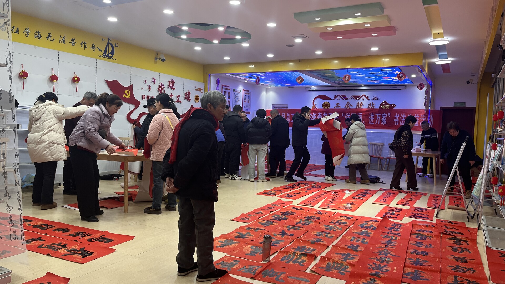 宁远县总工会：开展“送万福 进万家”书法公益活动