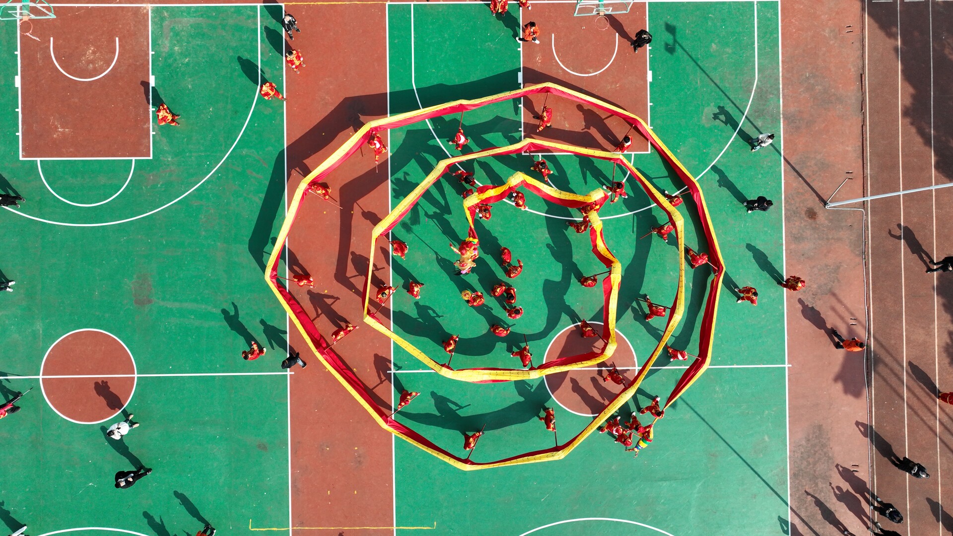 宁远：118米布龙舞出龙马精神