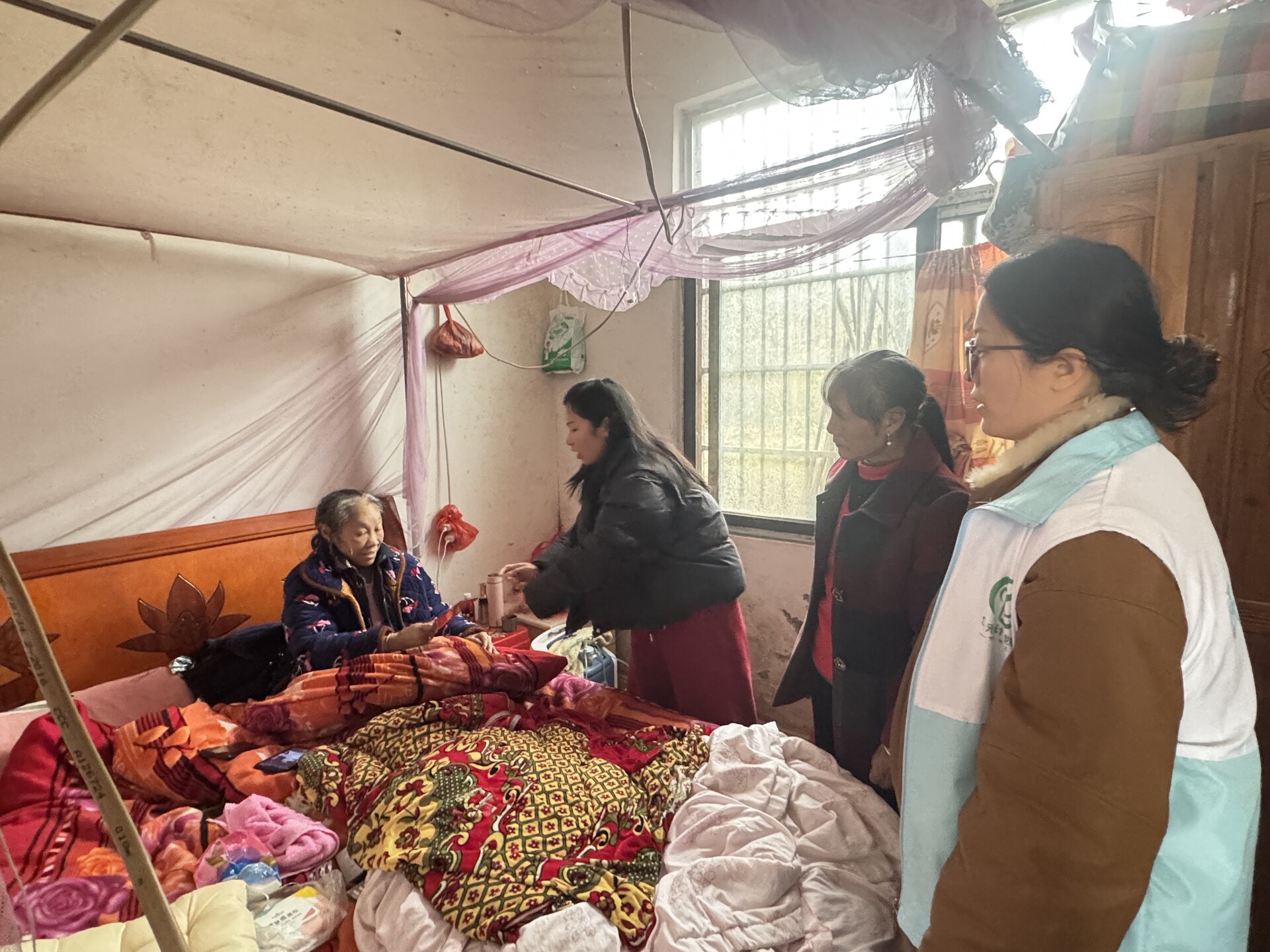 宁远县桐木漯瑶族乡：慈善慰问暖民心