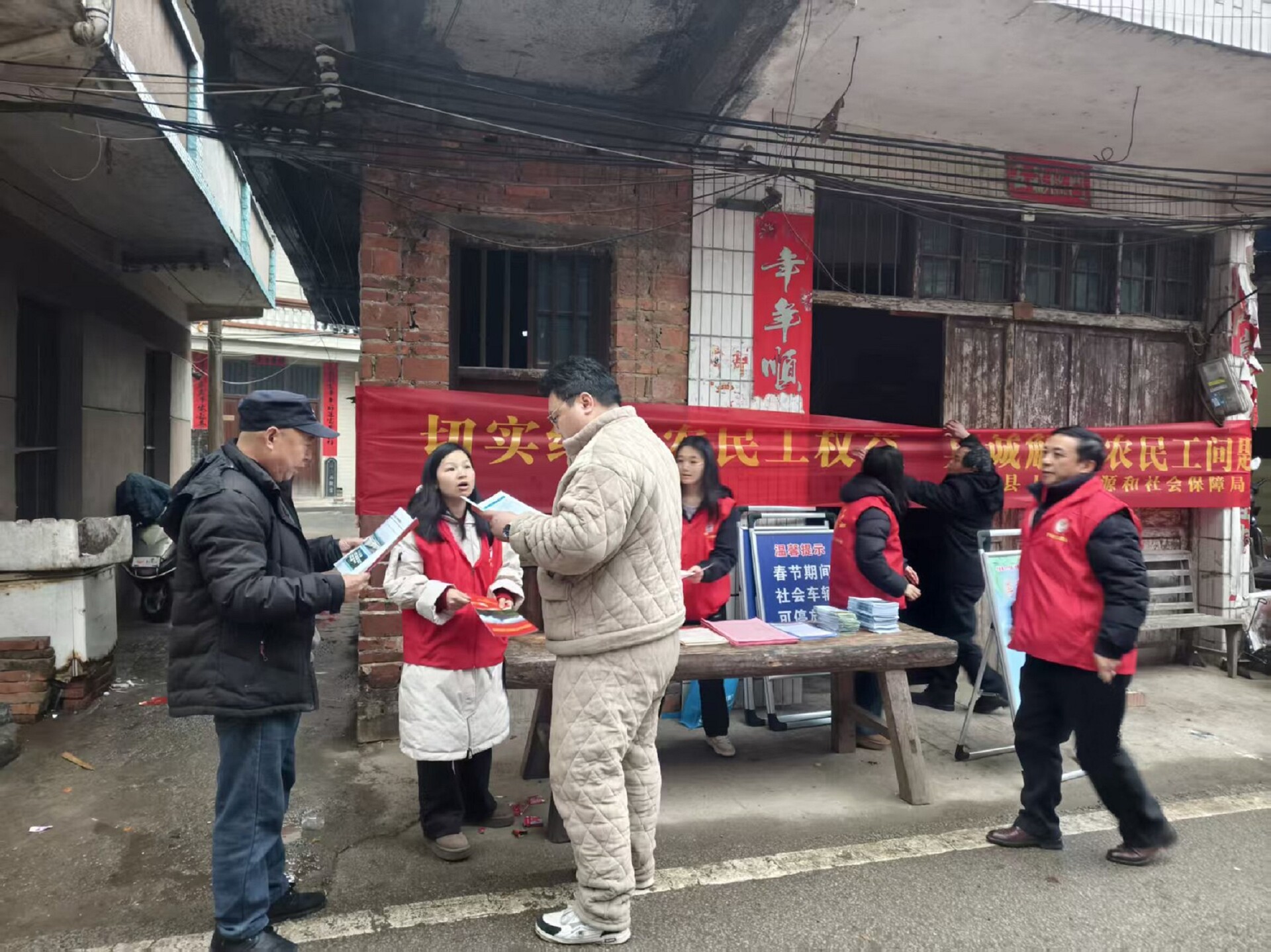 宁远县桐木漯瑶族乡：社保就业送到家