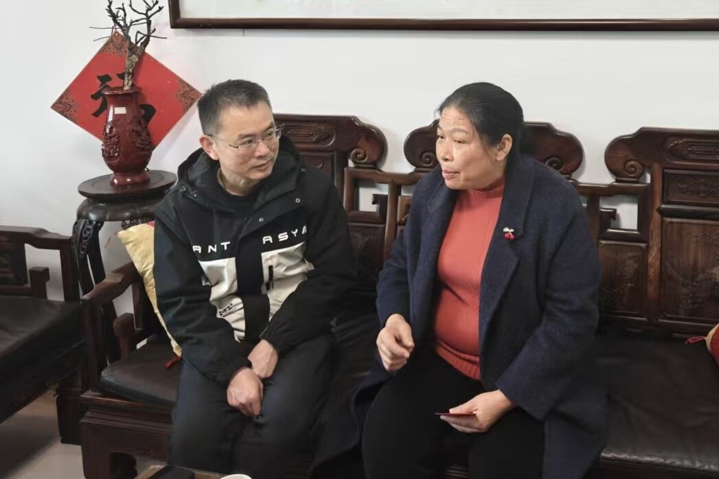 宁远：胡红灯走访慰问道德模范