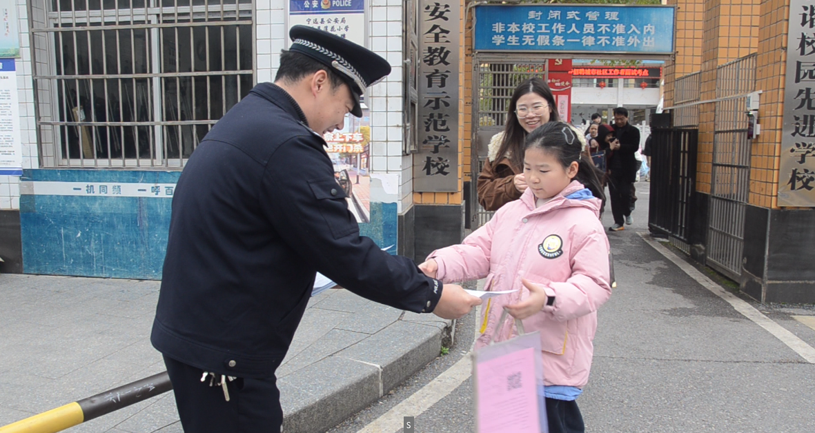 宁远公安护航学子启新程