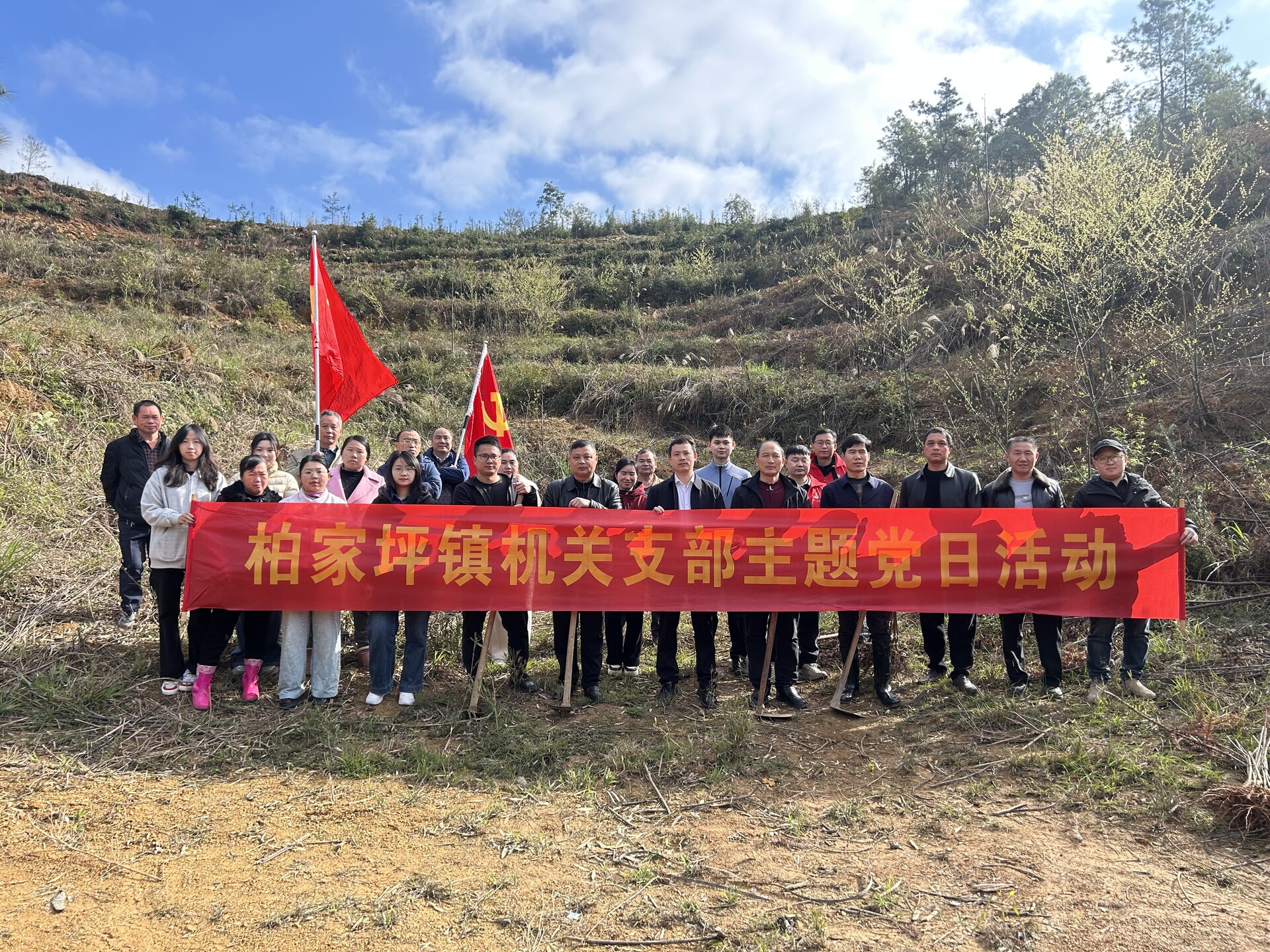 宁远县柏家坪镇：植树护绿添新颜