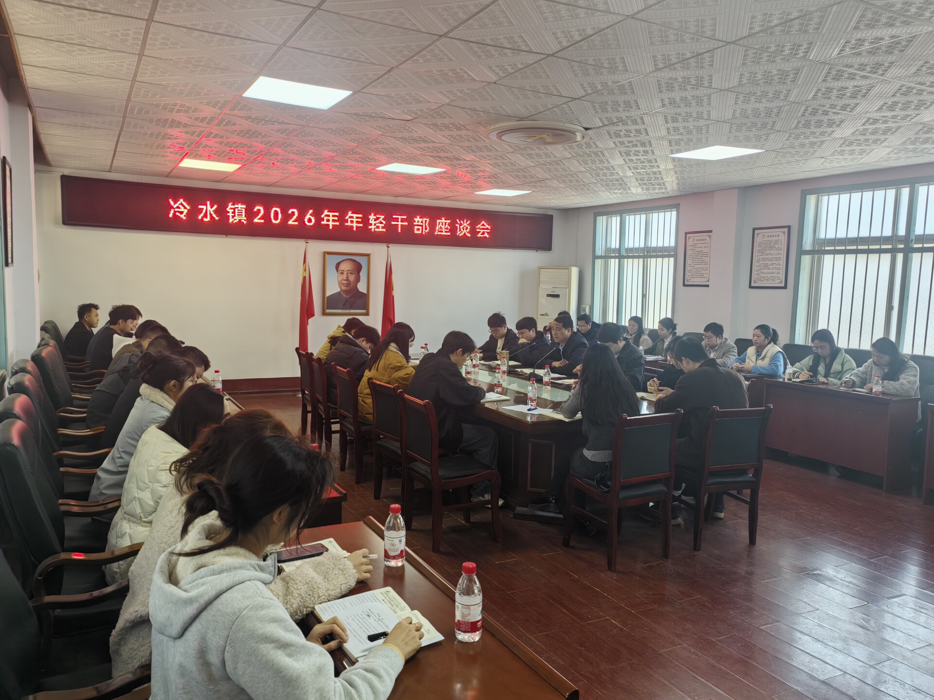 宁远县冷水镇召开年轻干部座谈会