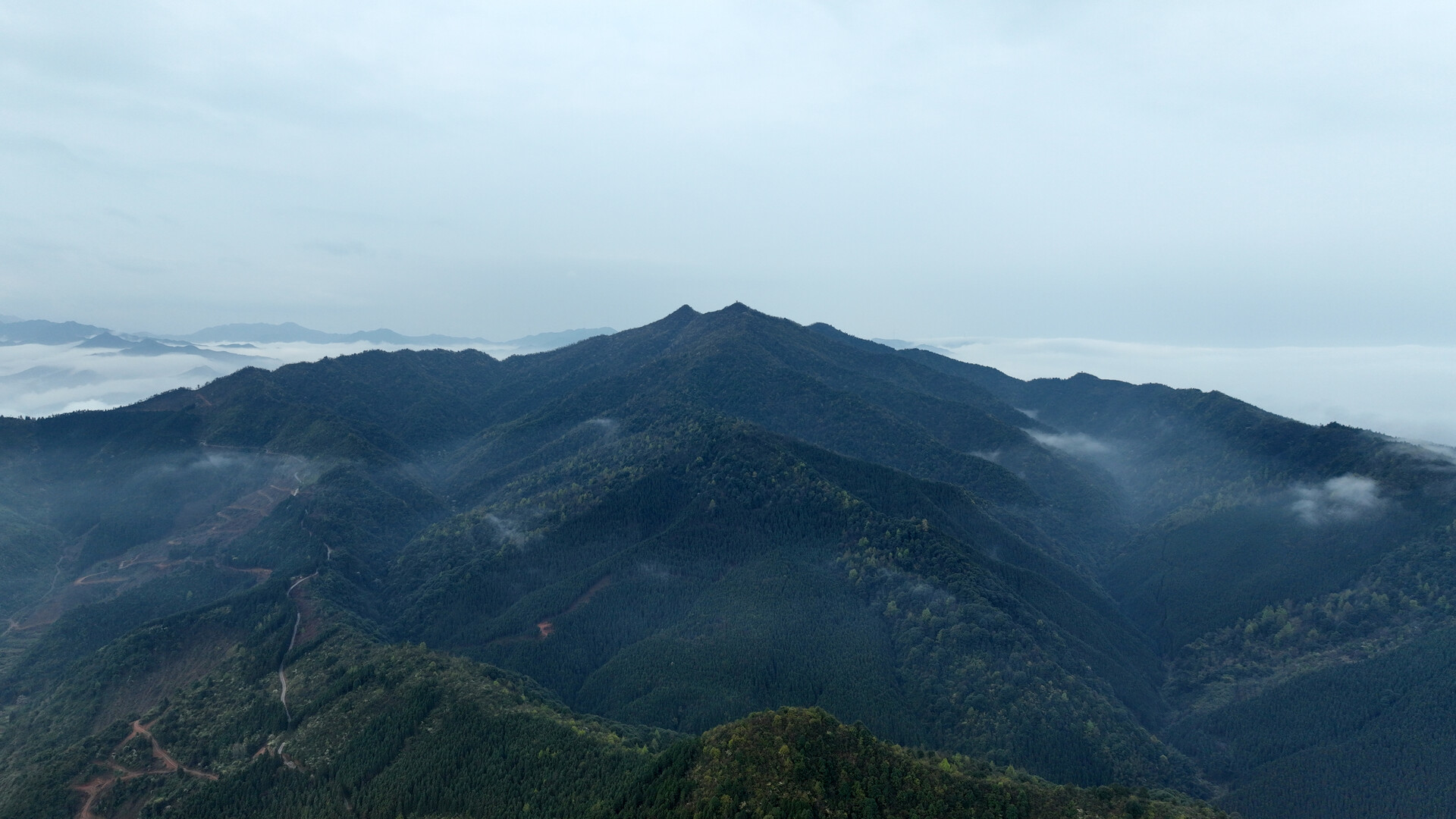 宁远：三界峰云海翻腾 山色如画醉游人