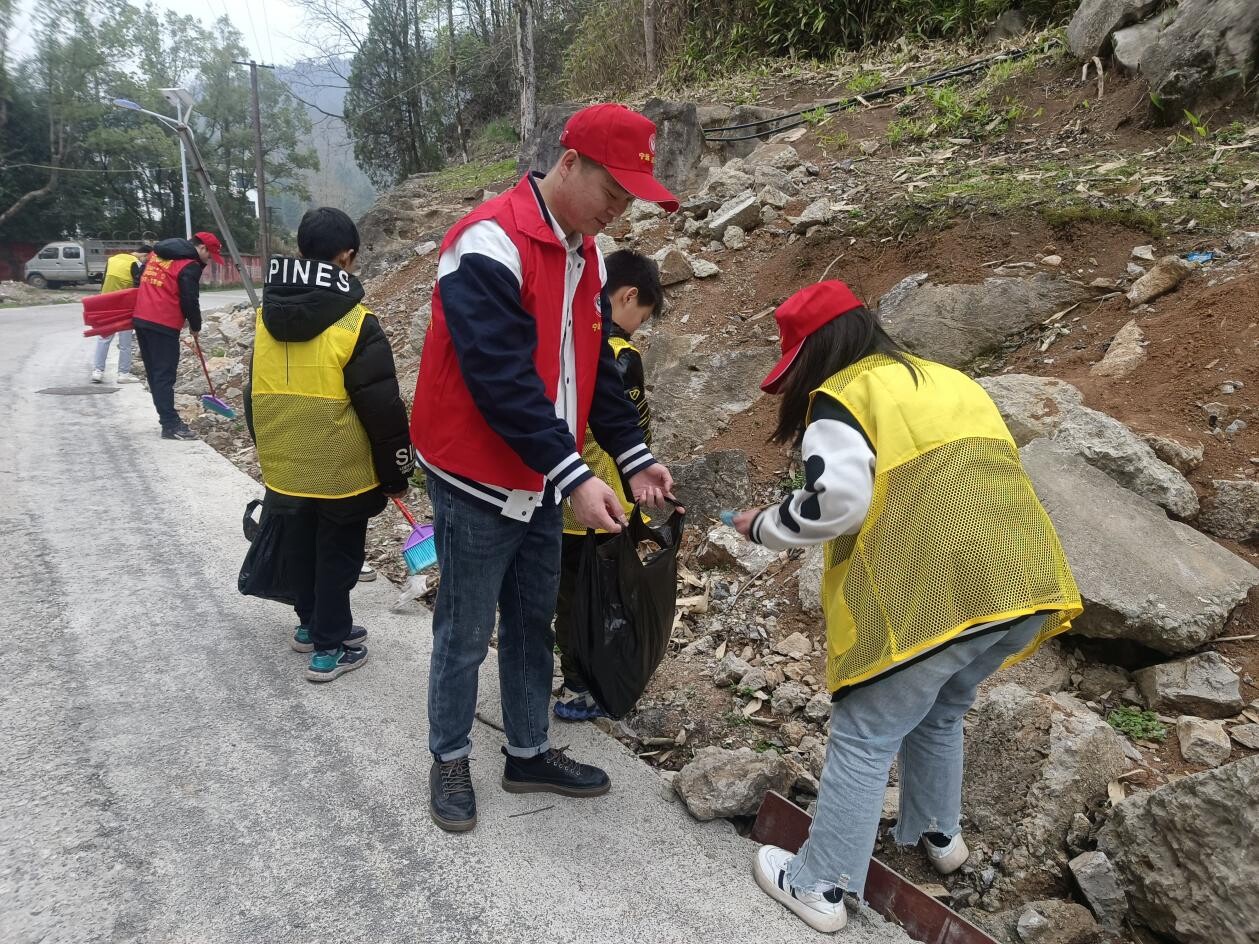 宁远县九疑瑶族乡：三月春“锋”暖 薪火代代传