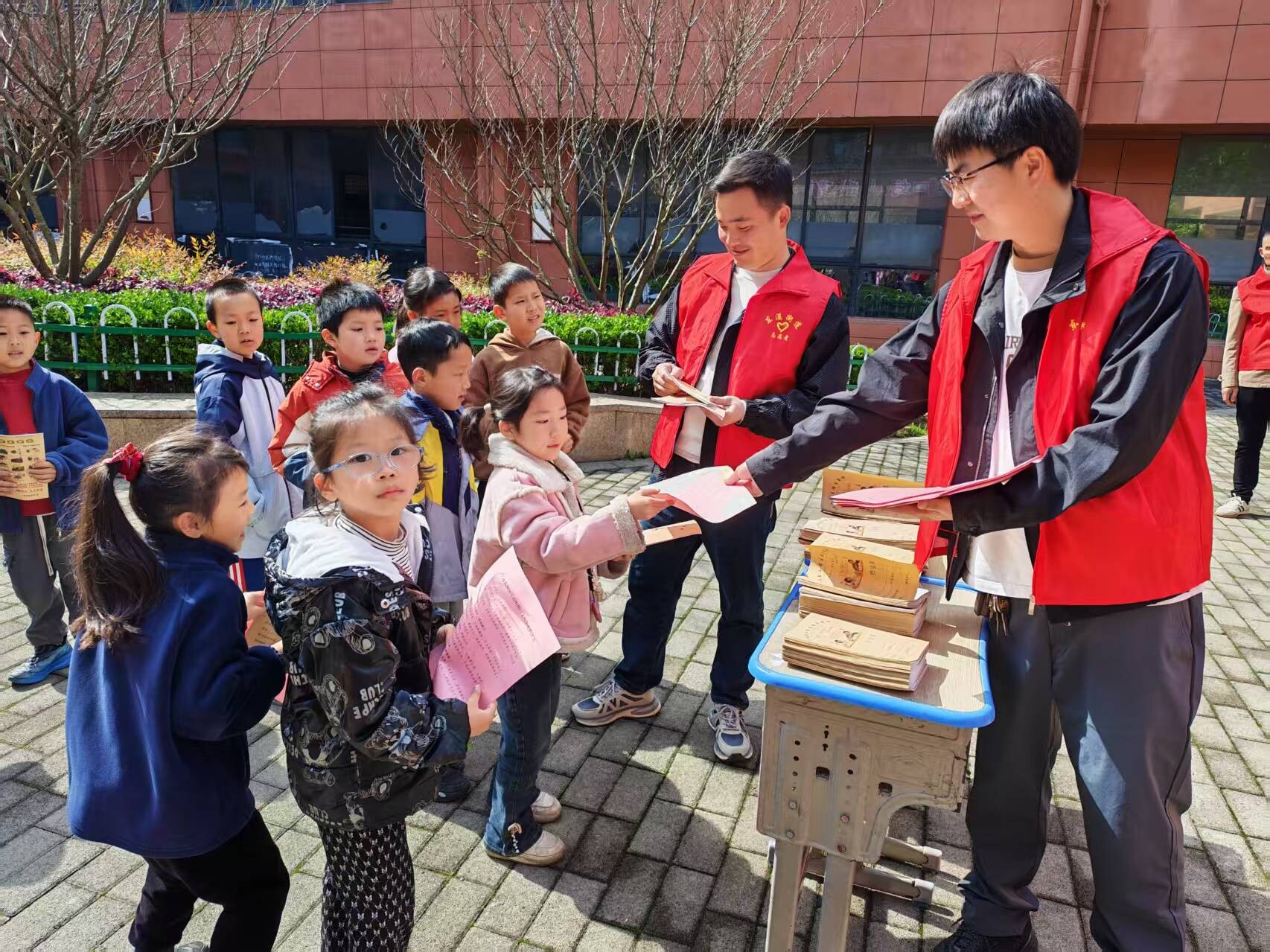 宁远县东溪街道：织密森林防火“宣传网”