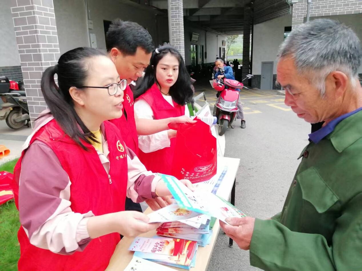 宁远县九疑瑶族乡：禁毒宣传进集市