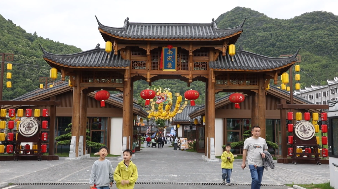 【美景不远·就在宁远】宁远：九嶷山南风集迎来游玩热潮