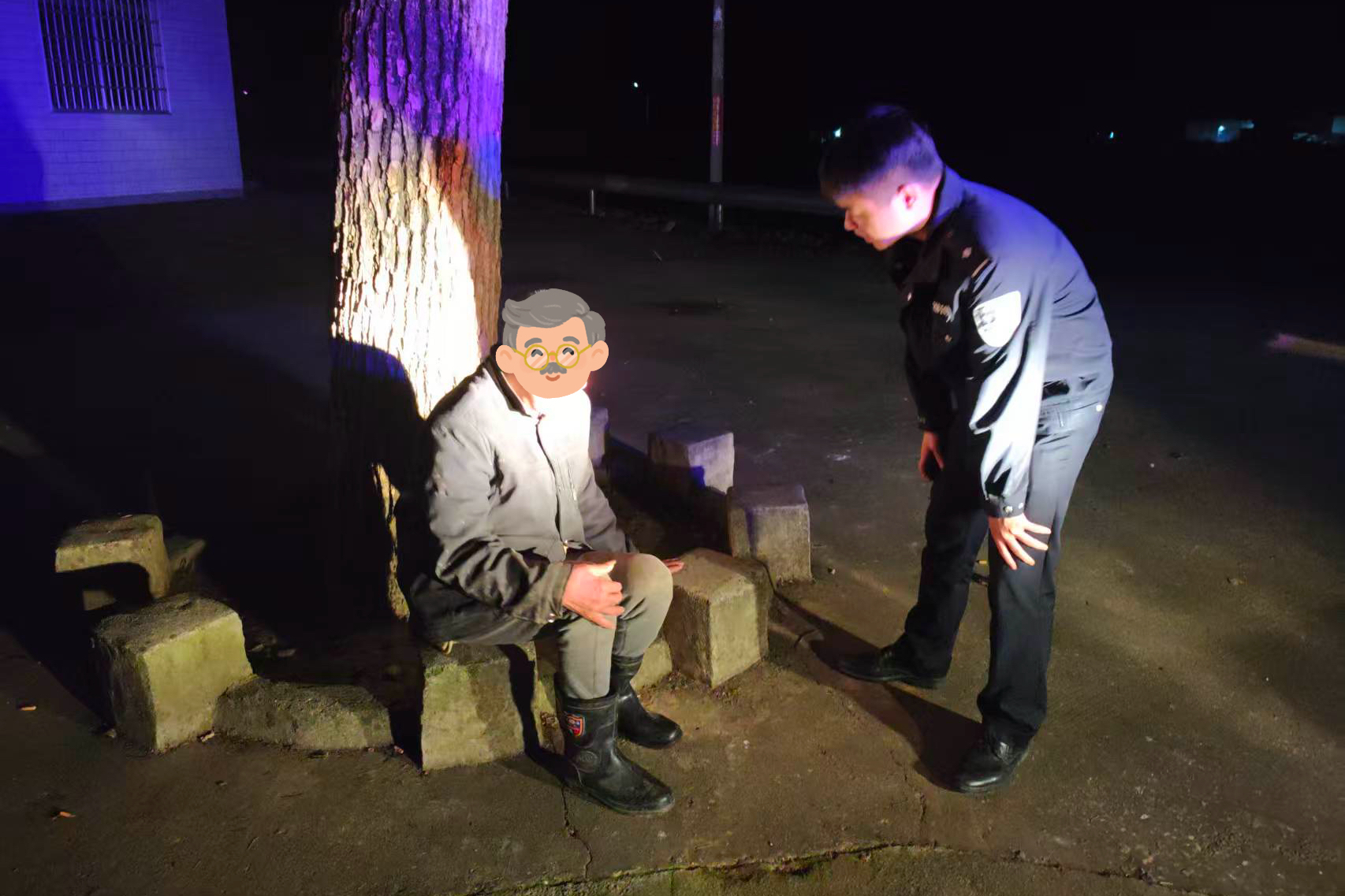 宁远民警深夜救助两名迷路“夕阳红”